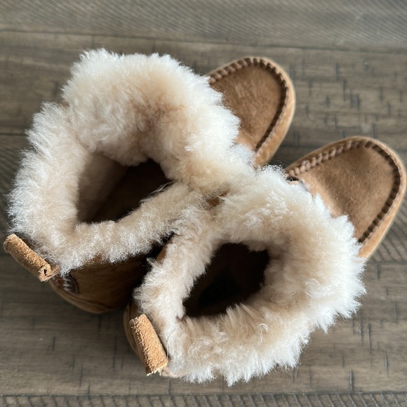 Uggs size 6 womens - Picture 5 of 7